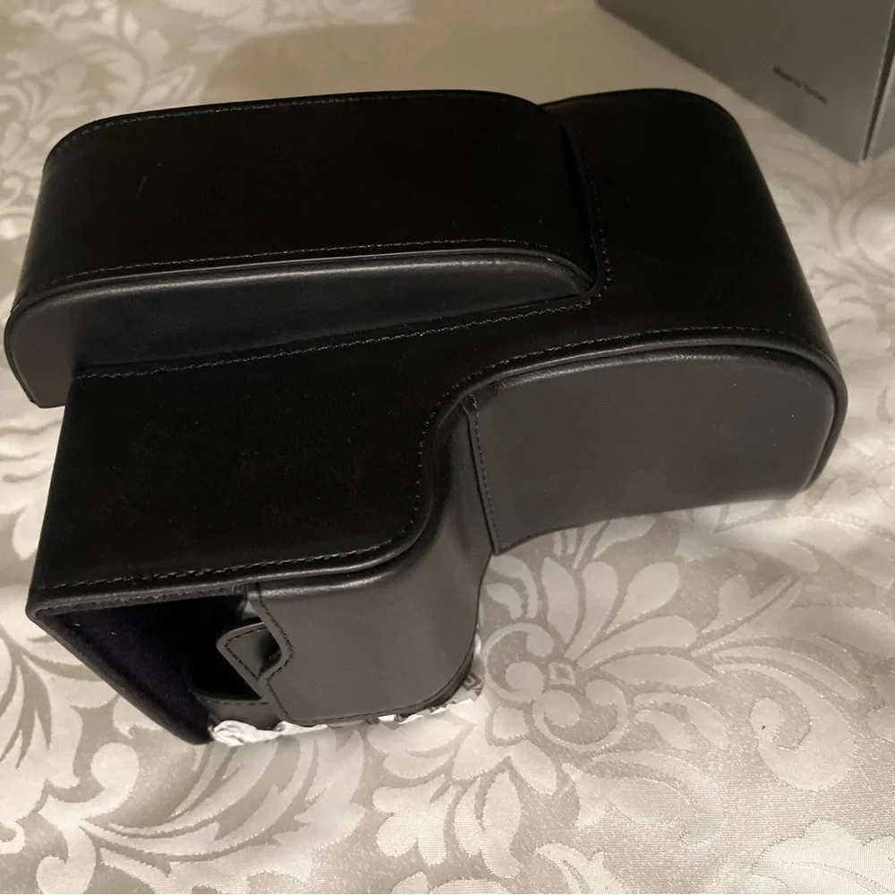 MegaGear Ever Ready Leather Case for Nikon Coolpix P950 OlympusOM-D E-M5 MarkIII